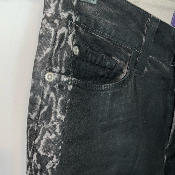 NYDJ Snake Skin print Tux Stripe Black Straight leg Jeans. - Picture 2 of 4